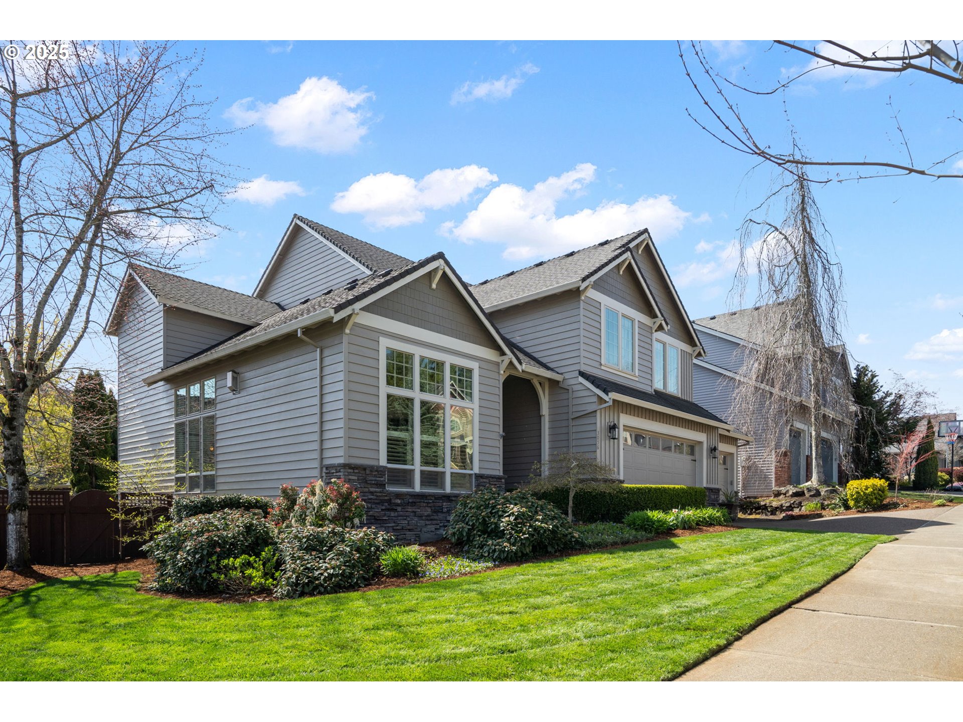 3056 ROXBURY DR