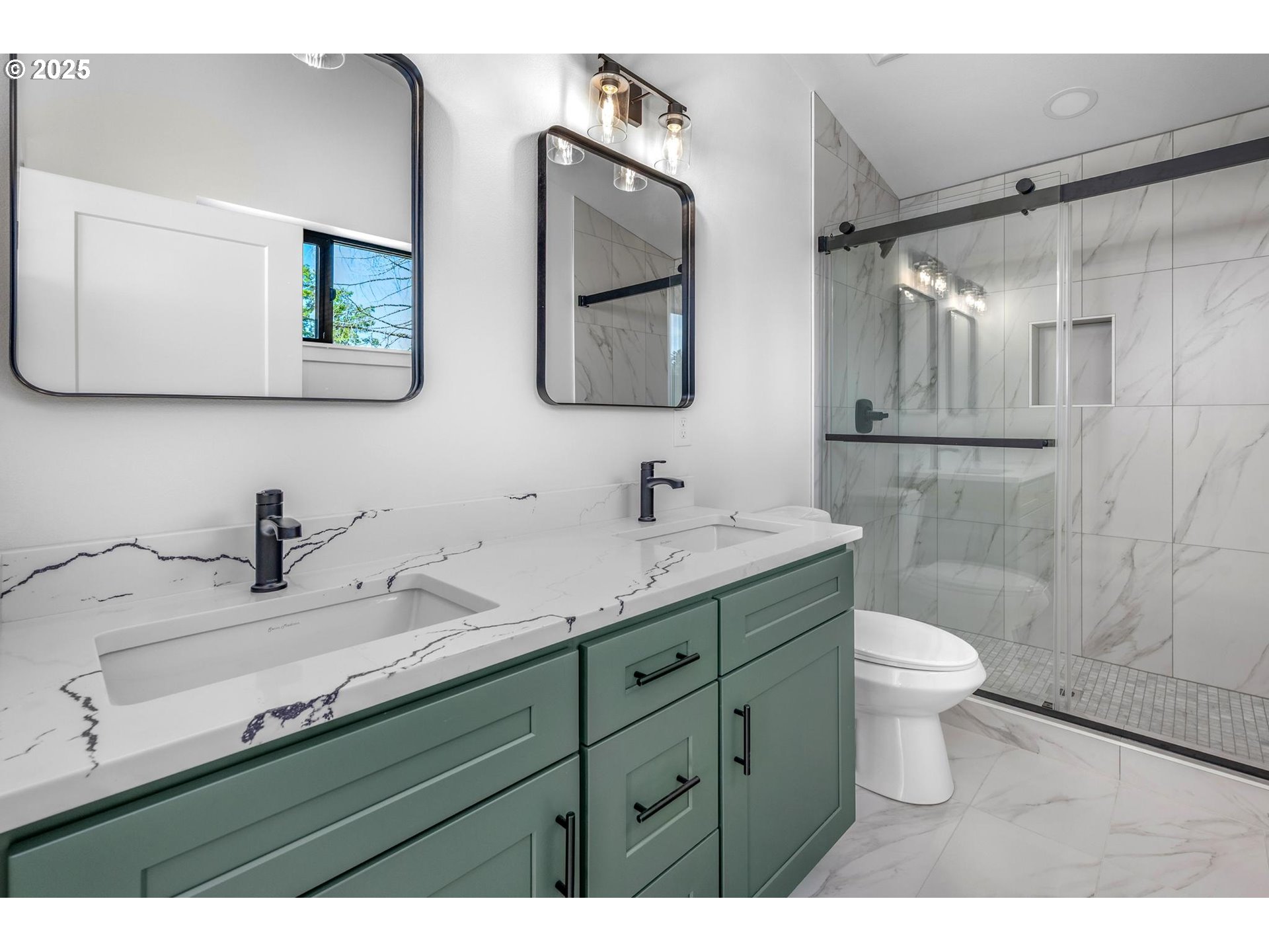 10727 NE FREMONT ST