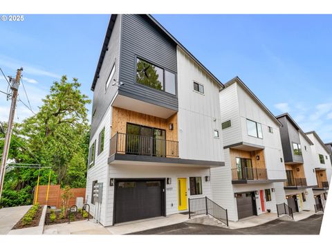 10727 NE FREMONT ST Portland OR 97220