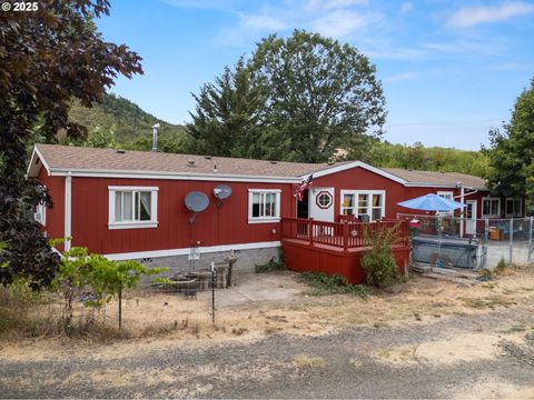 227 LAPP LN Roseburg OR 97471