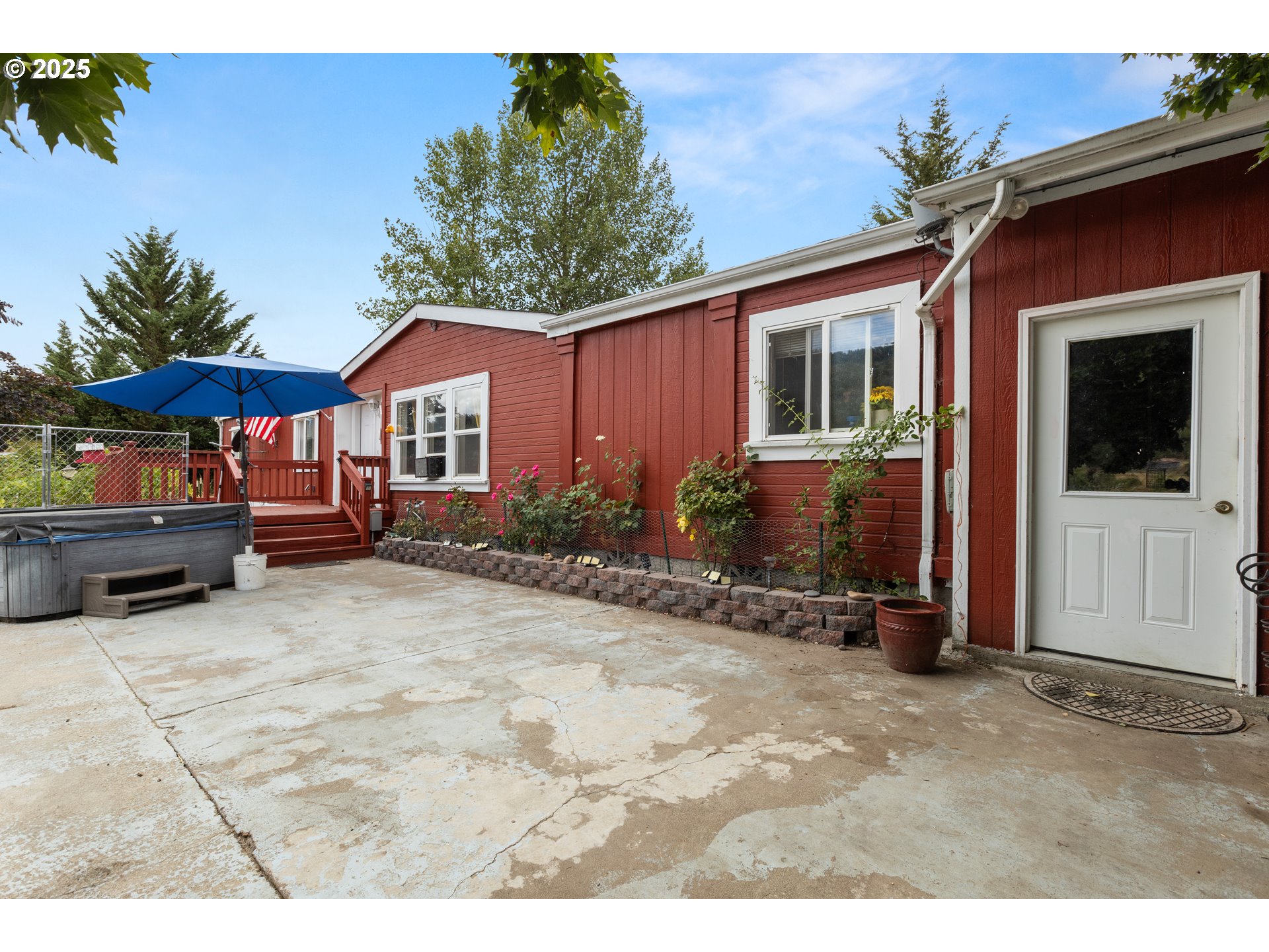 227 LAPP LN