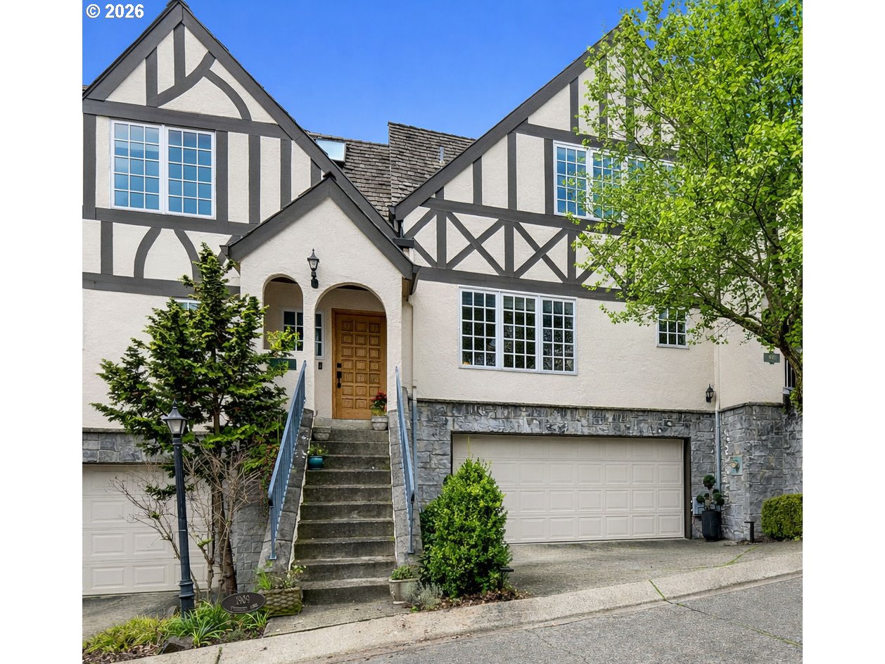 1915 NW YORKSHIRE LN