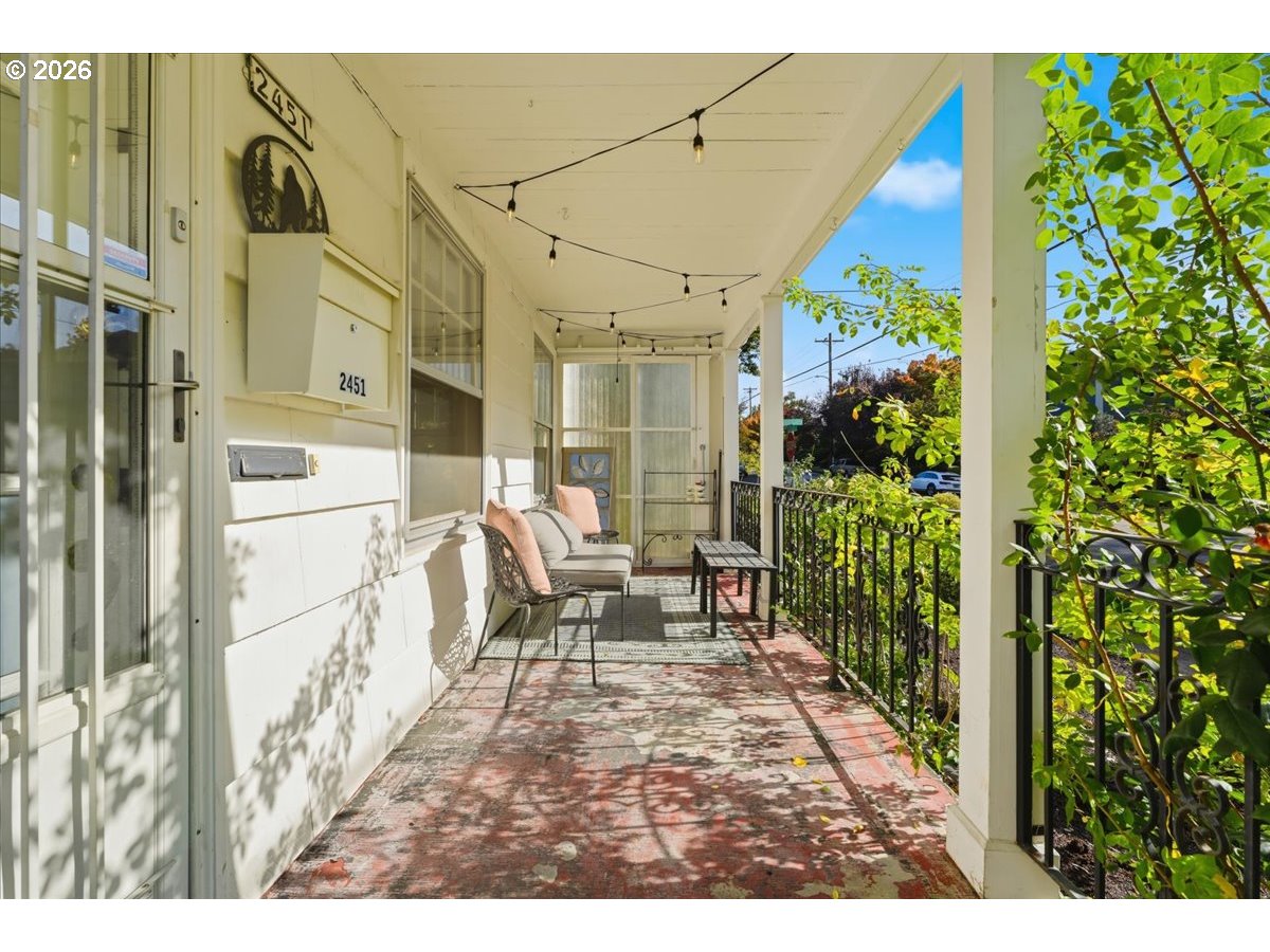 2451 SE SALMON ST