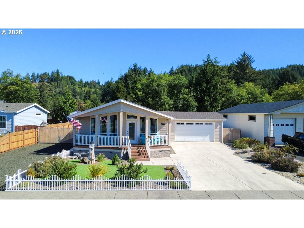 1060 CEDAR LOOP