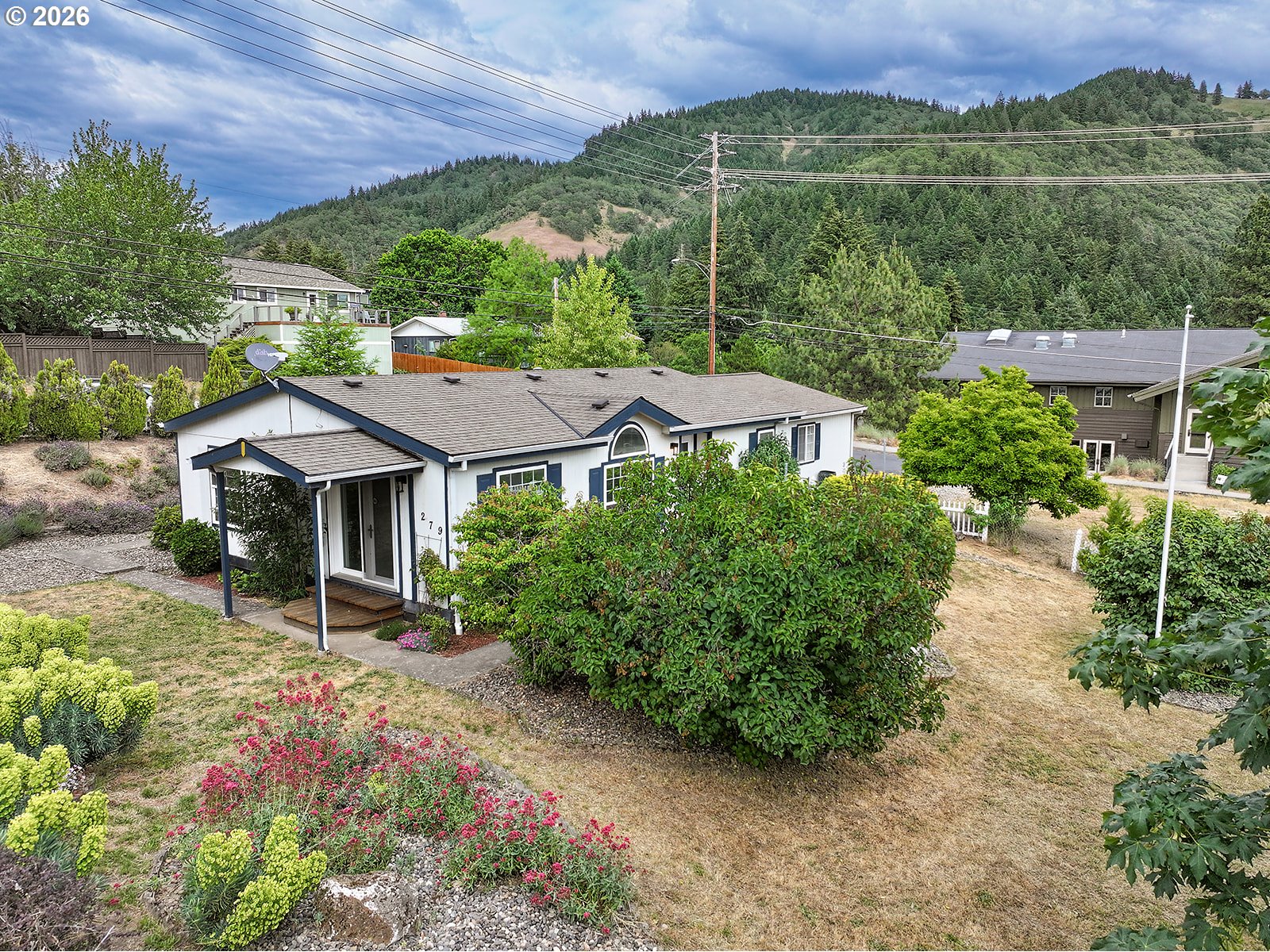 279 NE SNOHOMISH AVE