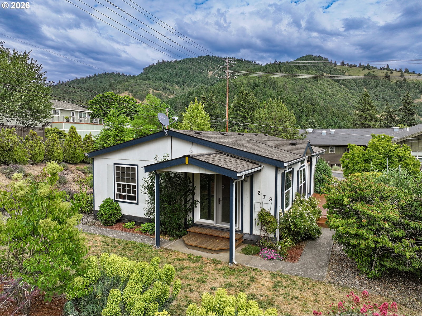 279 NE SNOHOMISH AVE