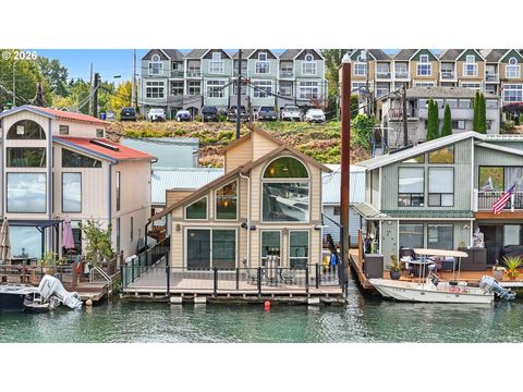 331 NE Bridgeton 10 Portland OR 97211