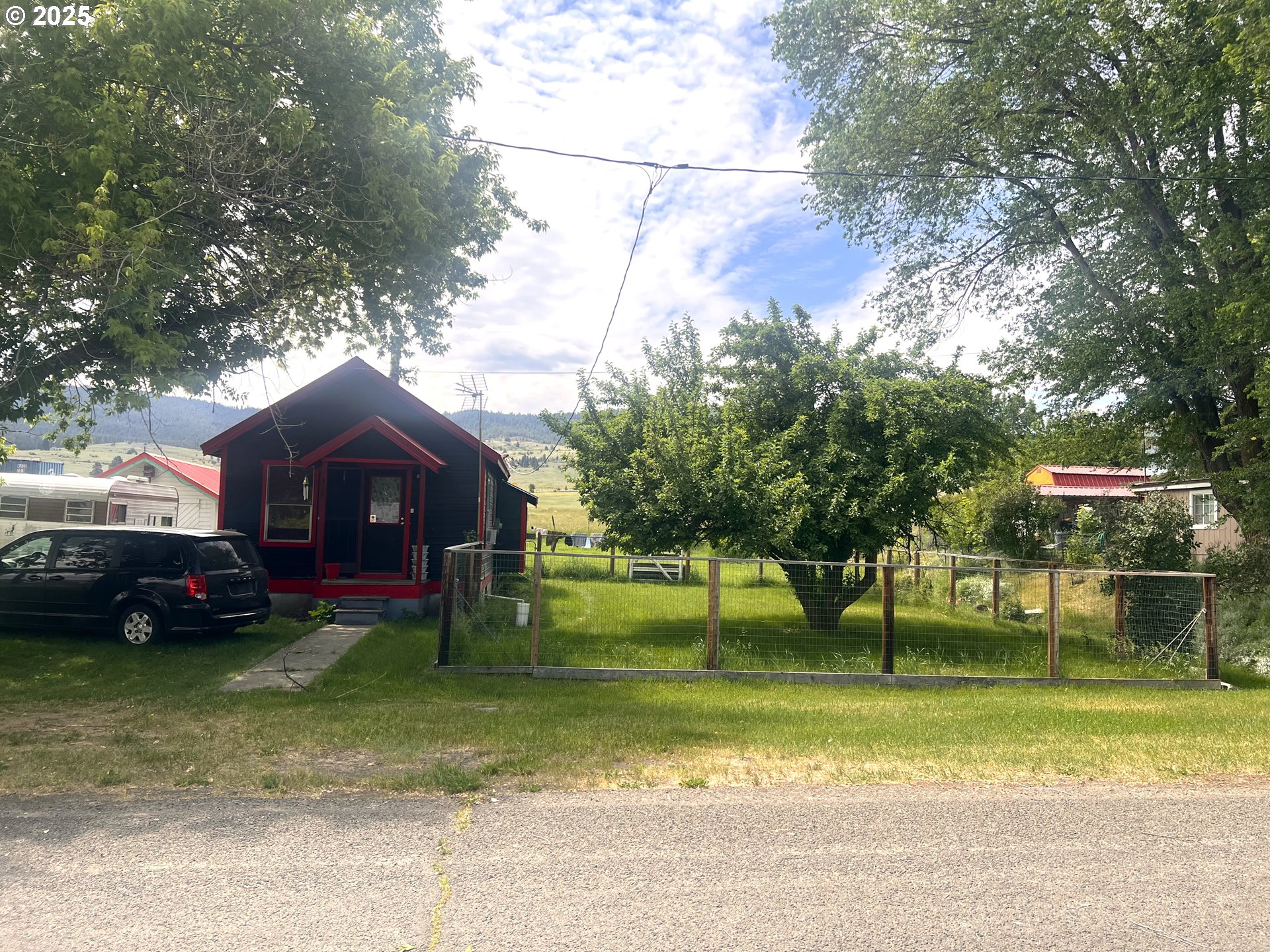 335 W 3RD ST