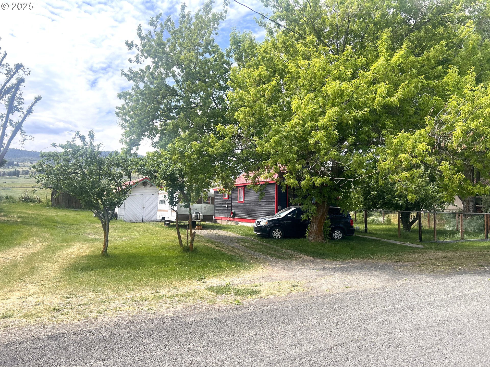 335 W 3RD ST