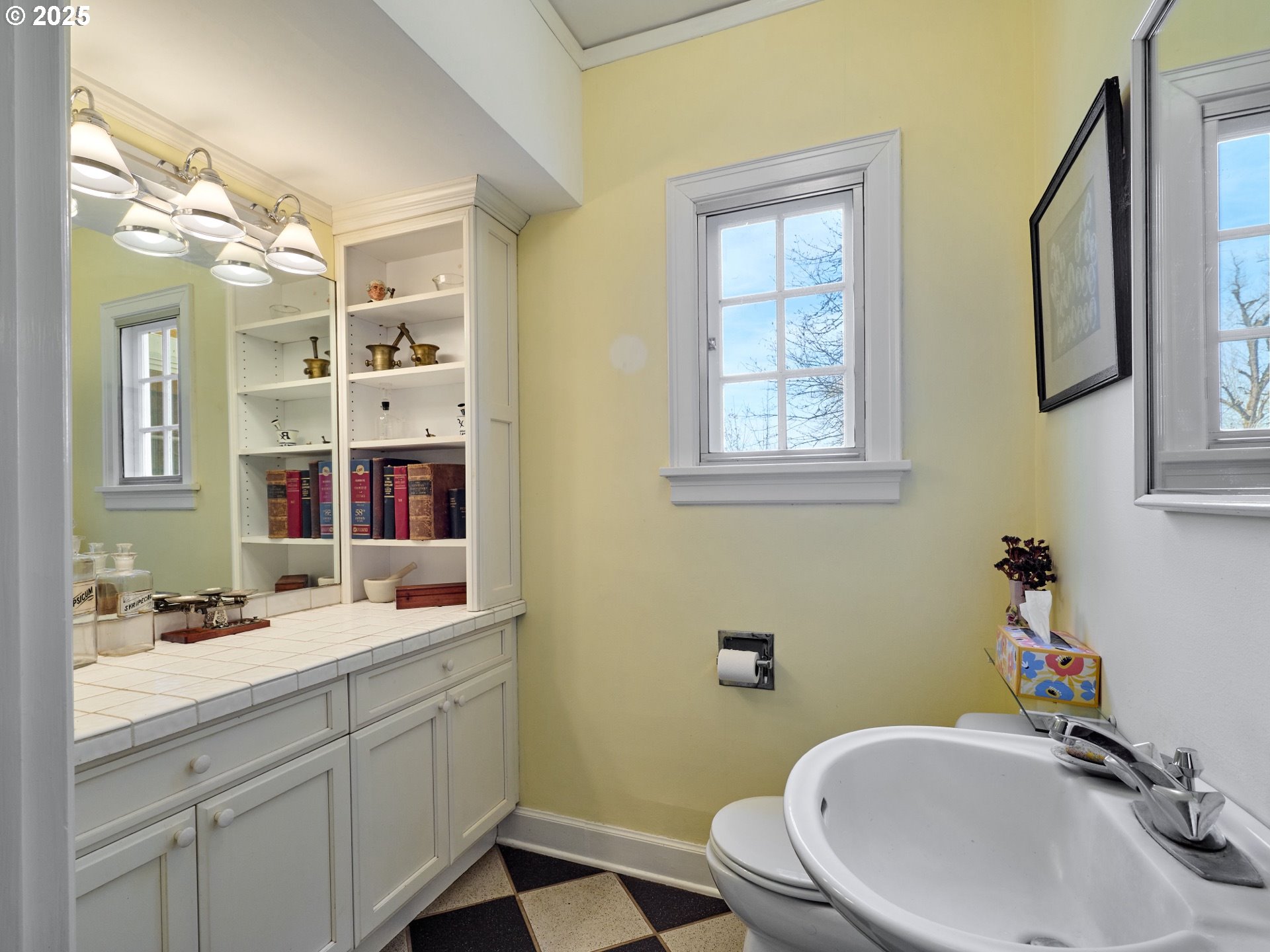 Oregon City, Oregon 97045, United States, 3 Bedrooms Bedrooms, ,4 BathroomsBathrooms,Residential,Active,97967