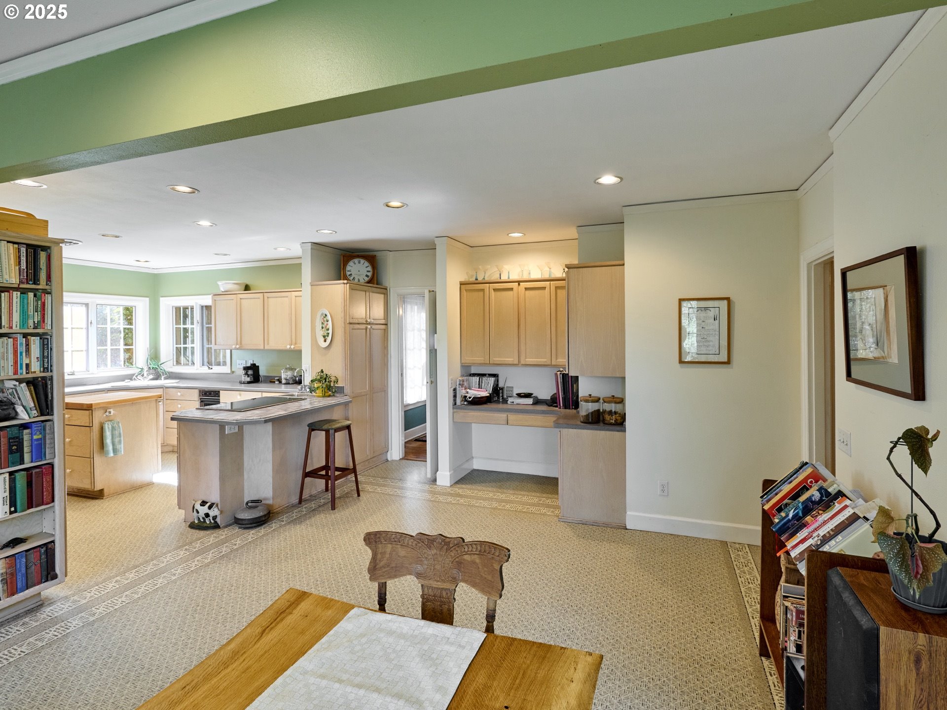 Oregon City, Oregon 97045, United States, 3 Bedrooms Bedrooms, ,4 BathroomsBathrooms,Residential,Active,97967