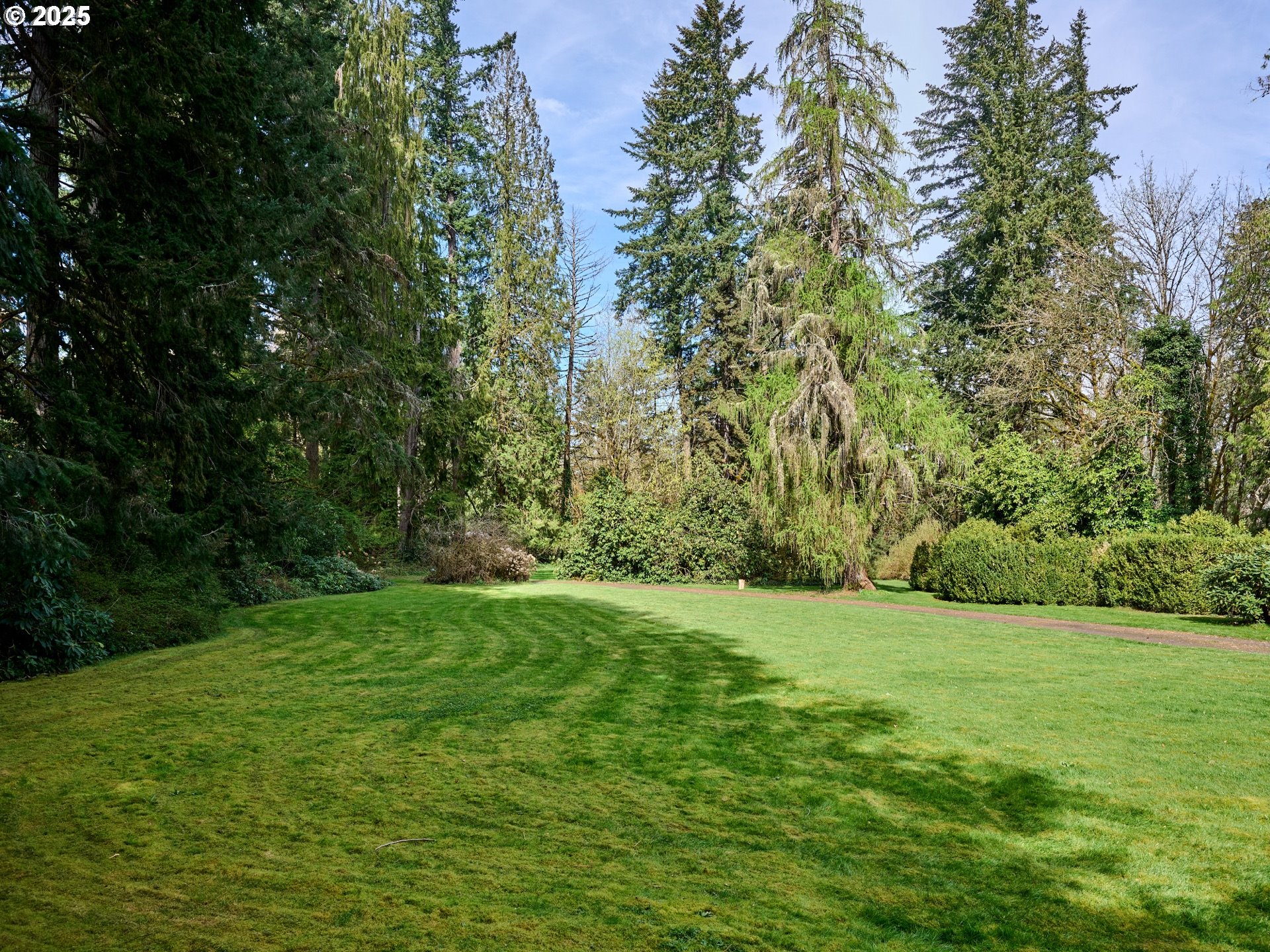 Oregon City, Oregon 97045, United States, 3 Bedrooms Bedrooms, ,4 BathroomsBathrooms,Residential,Active,97967