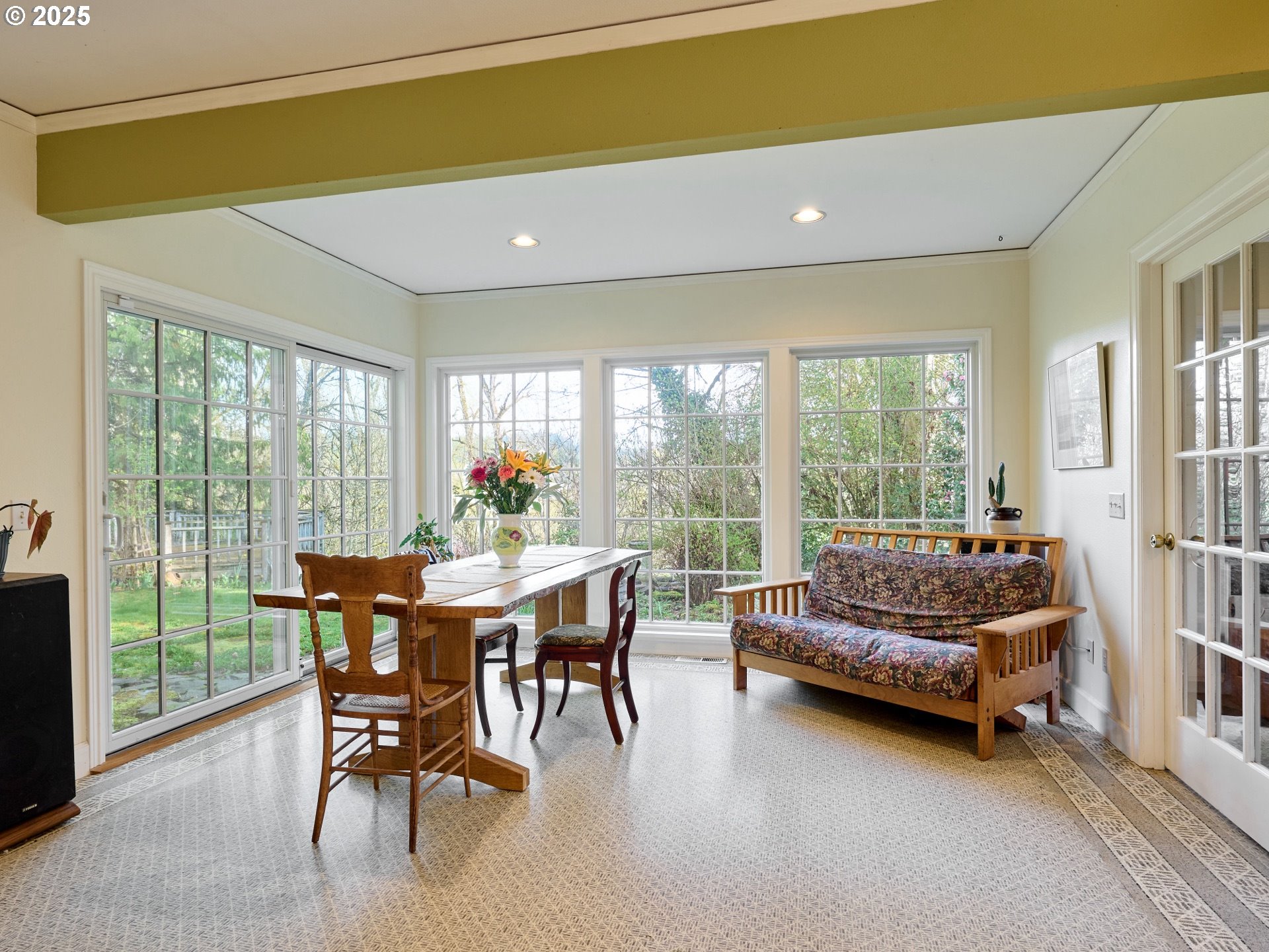 Oregon City, Oregon 97045, United States, 3 Bedrooms Bedrooms, ,4 BathroomsBathrooms,Residential,Active,97967