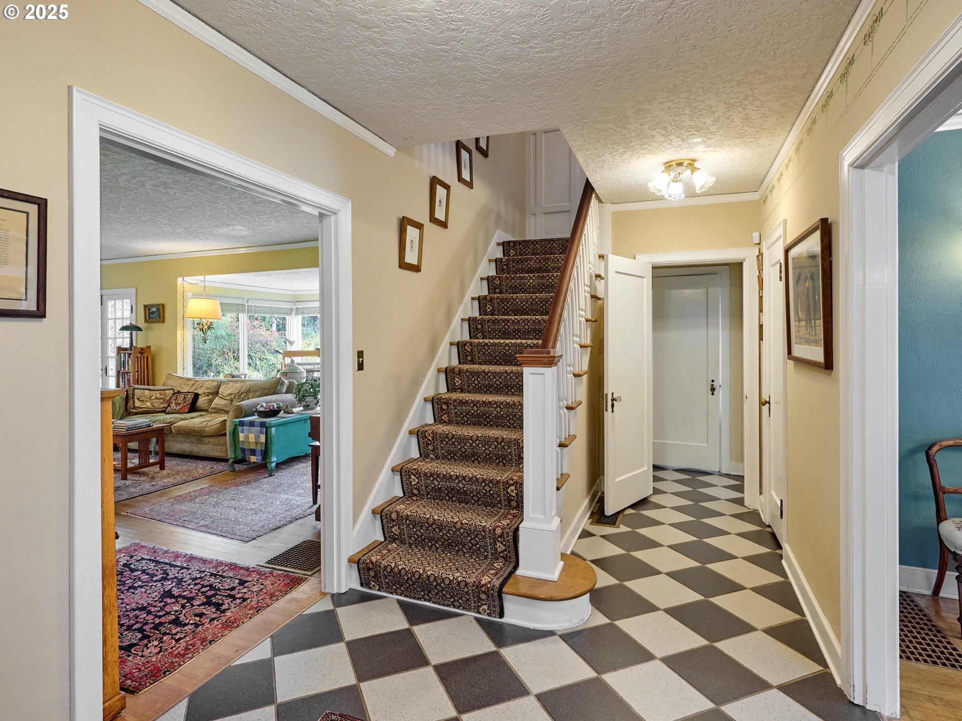 Oregon City, Oregon 97045, United States, 3 Bedrooms Bedrooms, ,4 BathroomsBathrooms,Residential,Active,97967