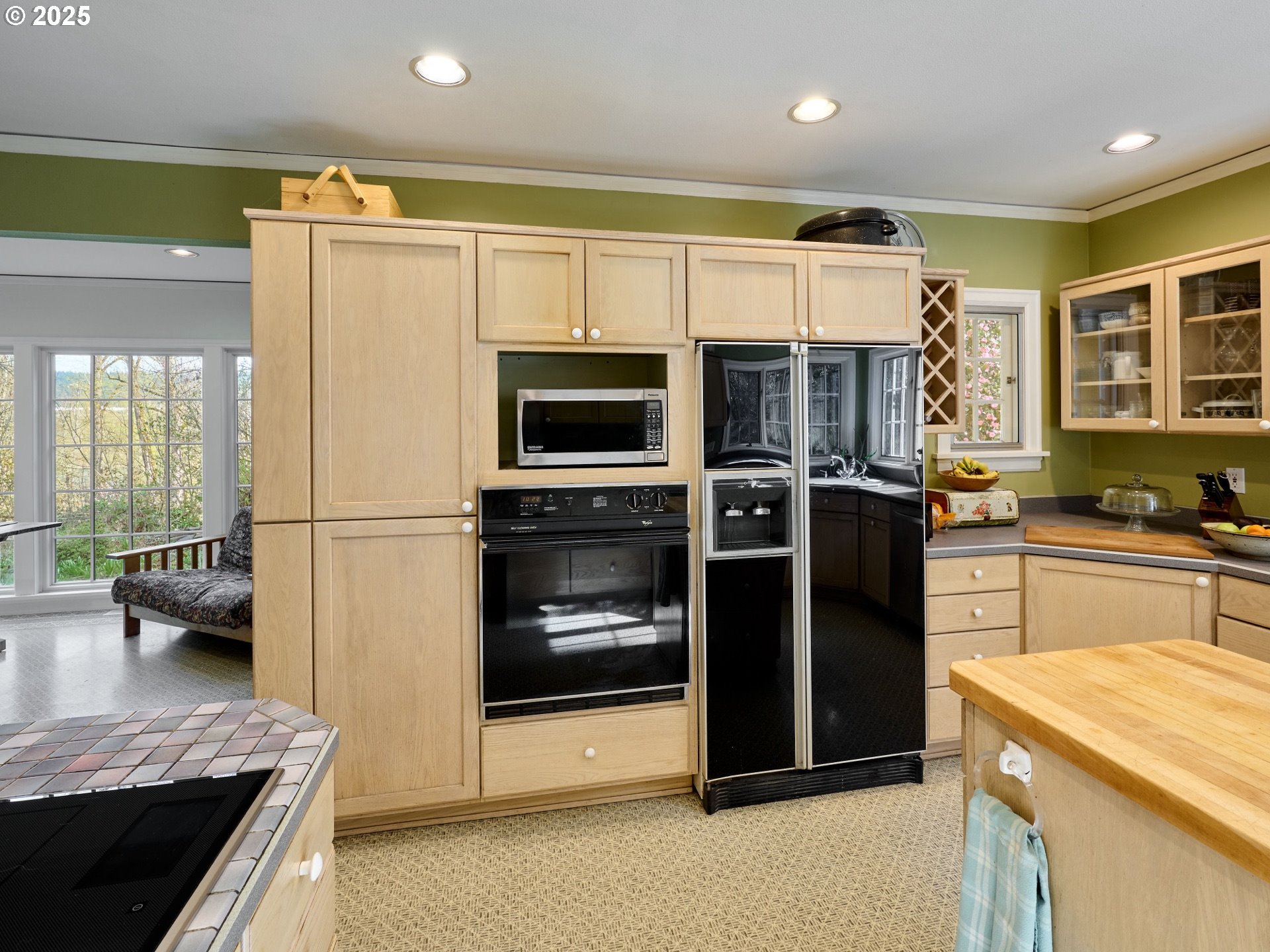 Oregon City, Oregon 97045, United States, 3 Bedrooms Bedrooms, ,4 BathroomsBathrooms,Residential,Active,97967