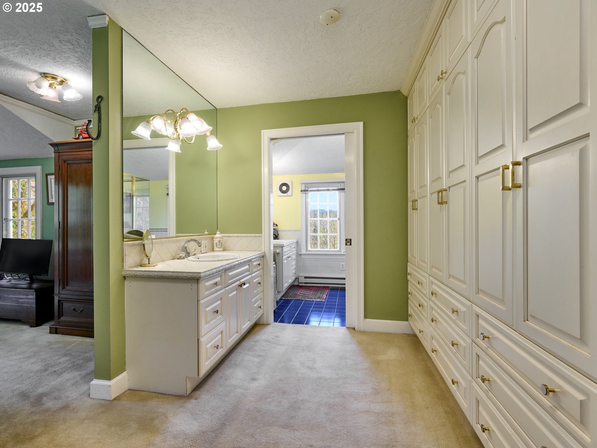 Oregon City, Oregon 97045, United States, 3 Bedrooms Bedrooms, ,4 BathroomsBathrooms,Residential,Active,97967