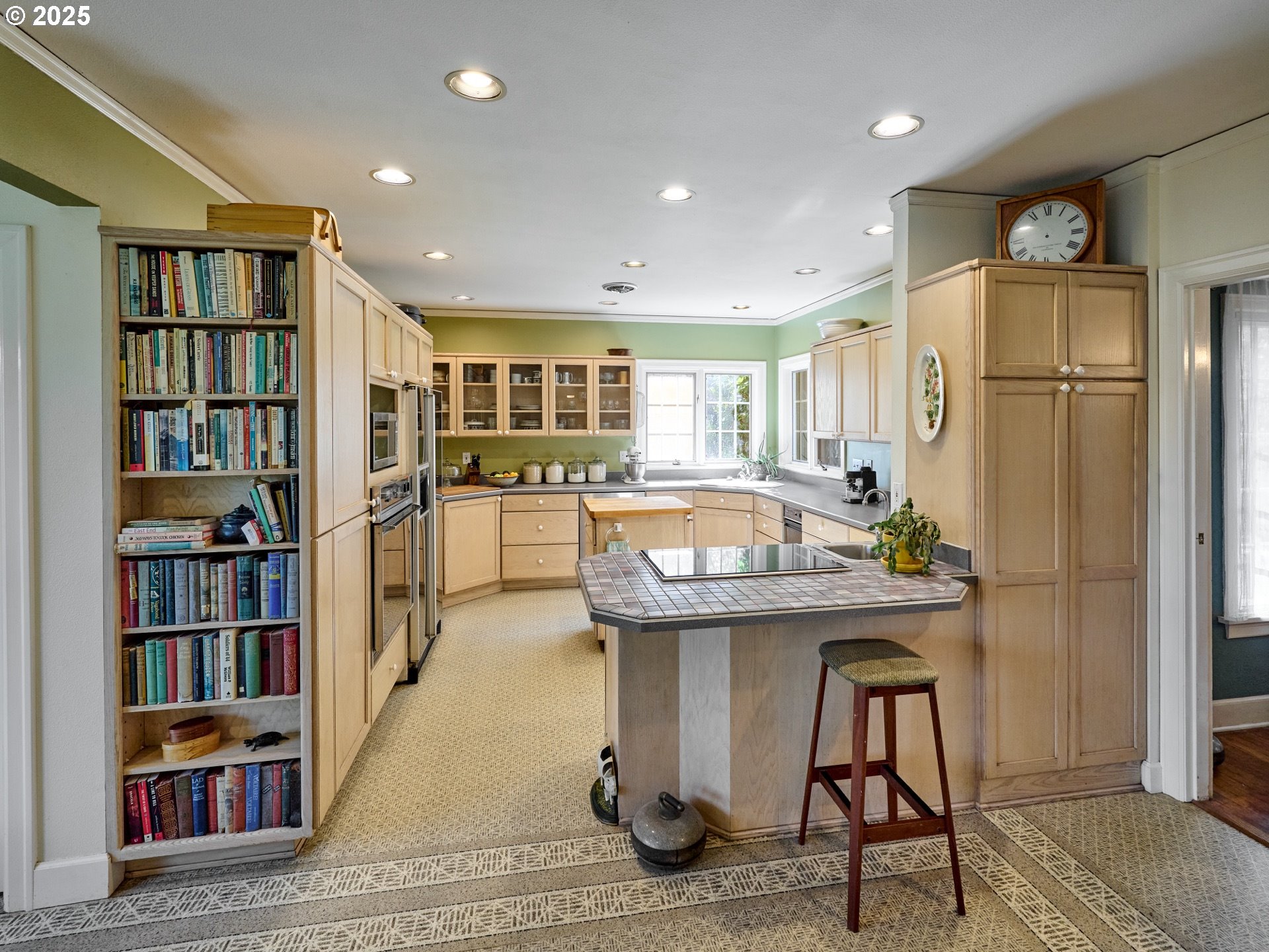 Oregon City, Oregon 97045, United States, 3 Bedrooms Bedrooms, ,4 BathroomsBathrooms,Residential,Active,97967