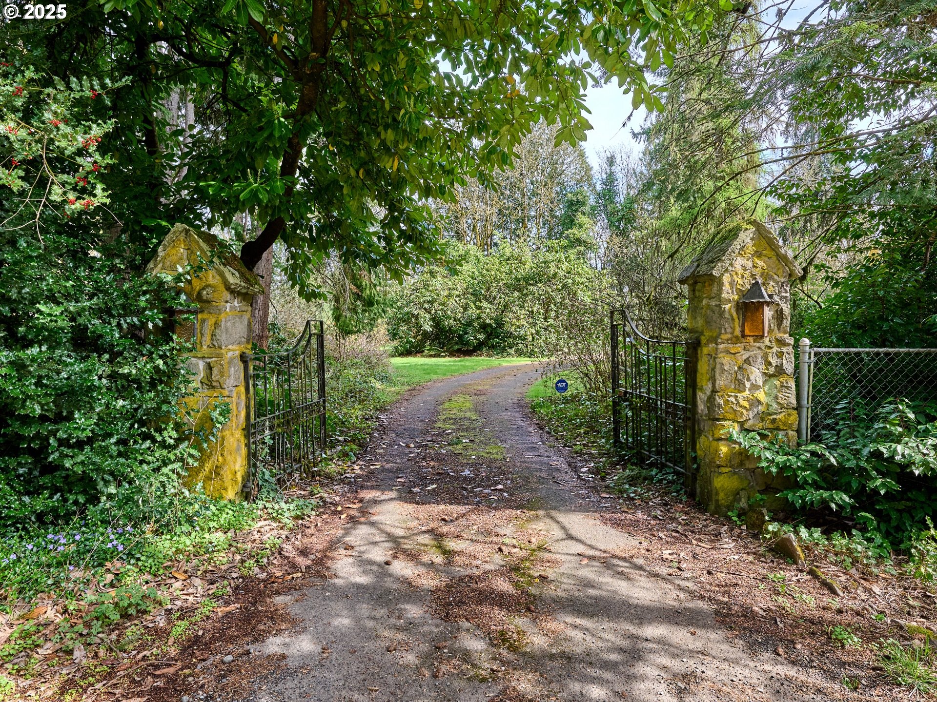 Oregon City, Oregon 97045, United States, 3 Bedrooms Bedrooms, ,4 BathroomsBathrooms,Residential,Active,97967