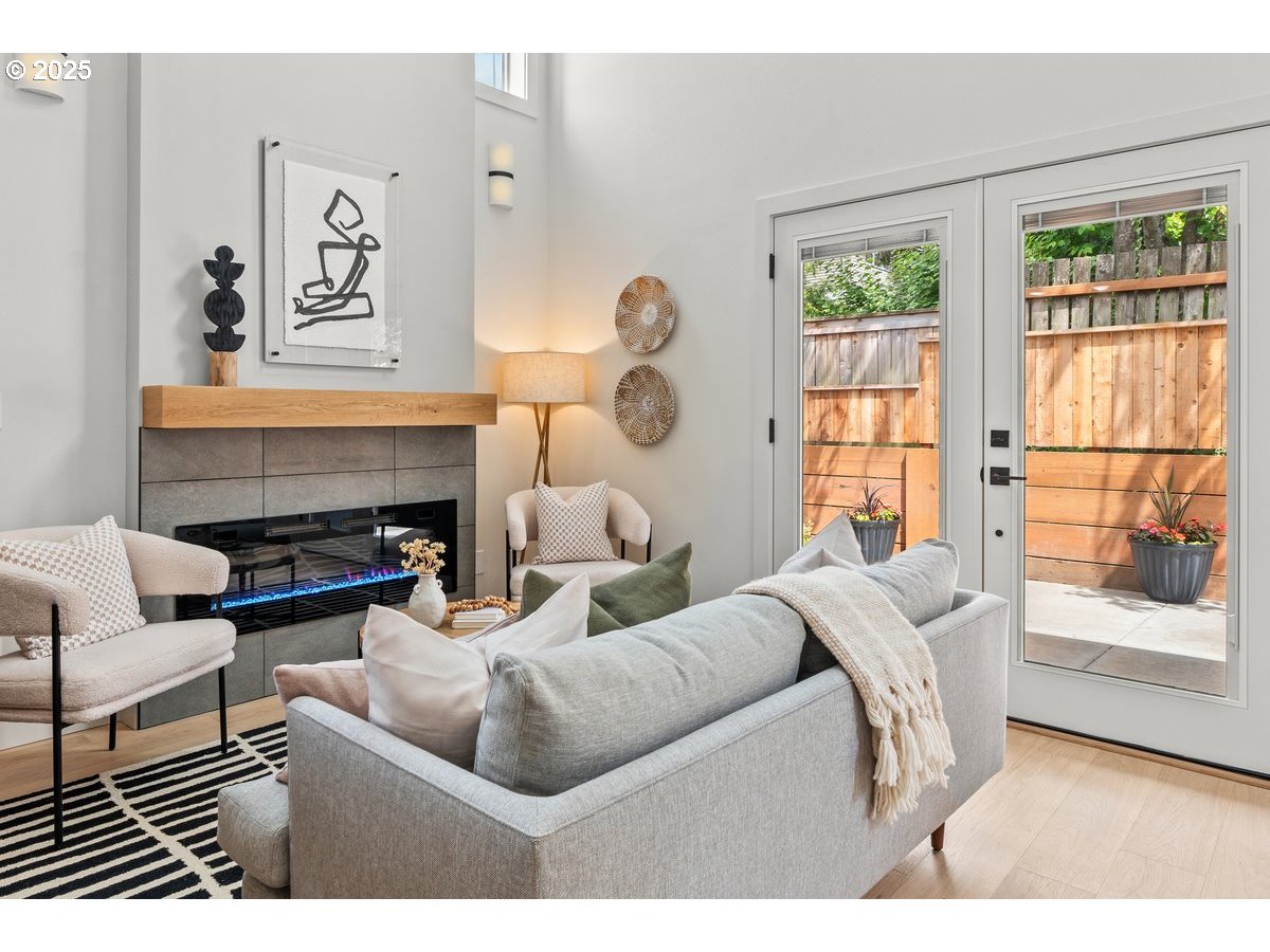3951 SE Liebe ST C