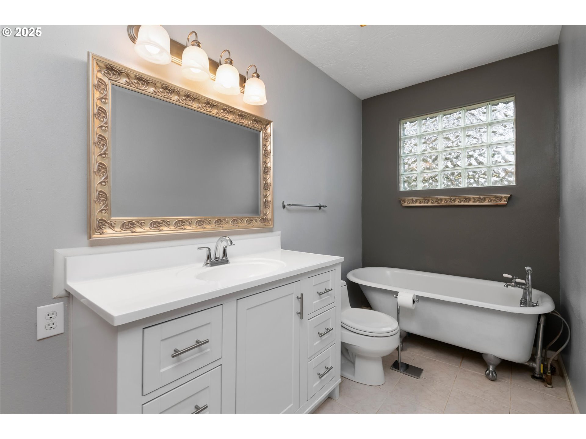 Cottage Grove, Oregon 97424, United States, 3 Bedrooms Bedrooms, ,3 BathroomsBathrooms,Residential,Active,15463