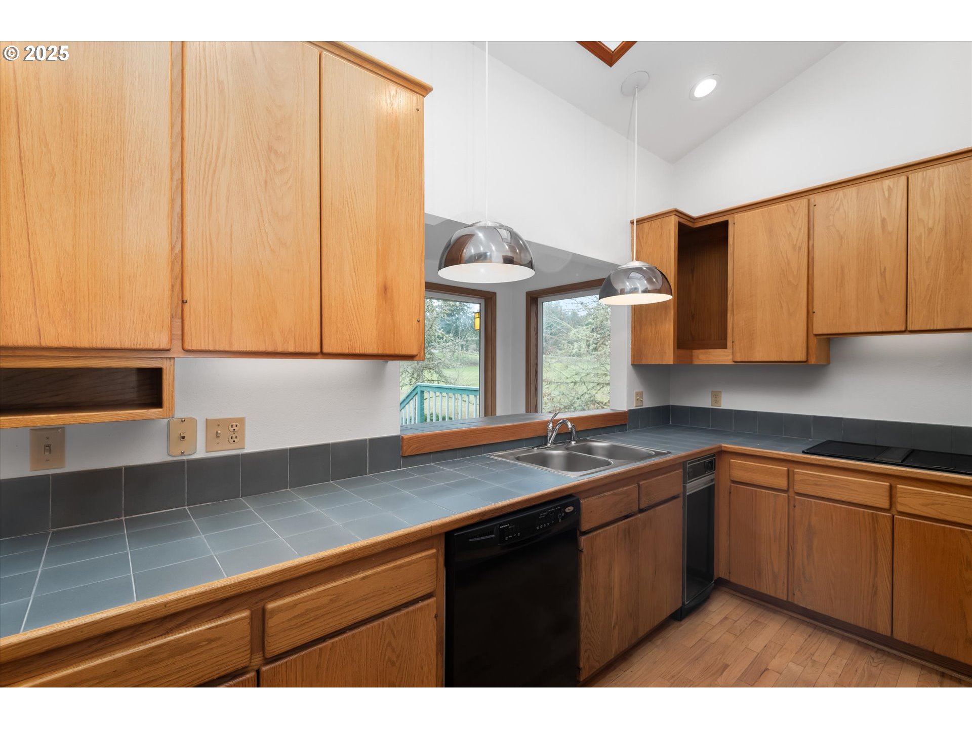 Cottage Grove, Oregon 97424, United States, 3 Bedrooms Bedrooms, ,3 BathroomsBathrooms,Residential,Active,15463