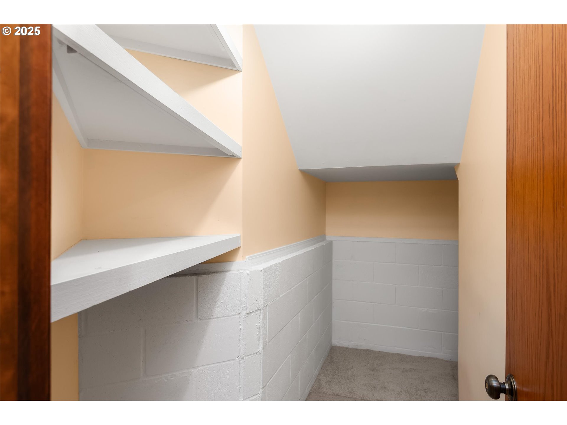 Cottage Grove, Oregon 97424, United States, 3 Bedrooms Bedrooms, ,3 BathroomsBathrooms,Residential,Active,15463