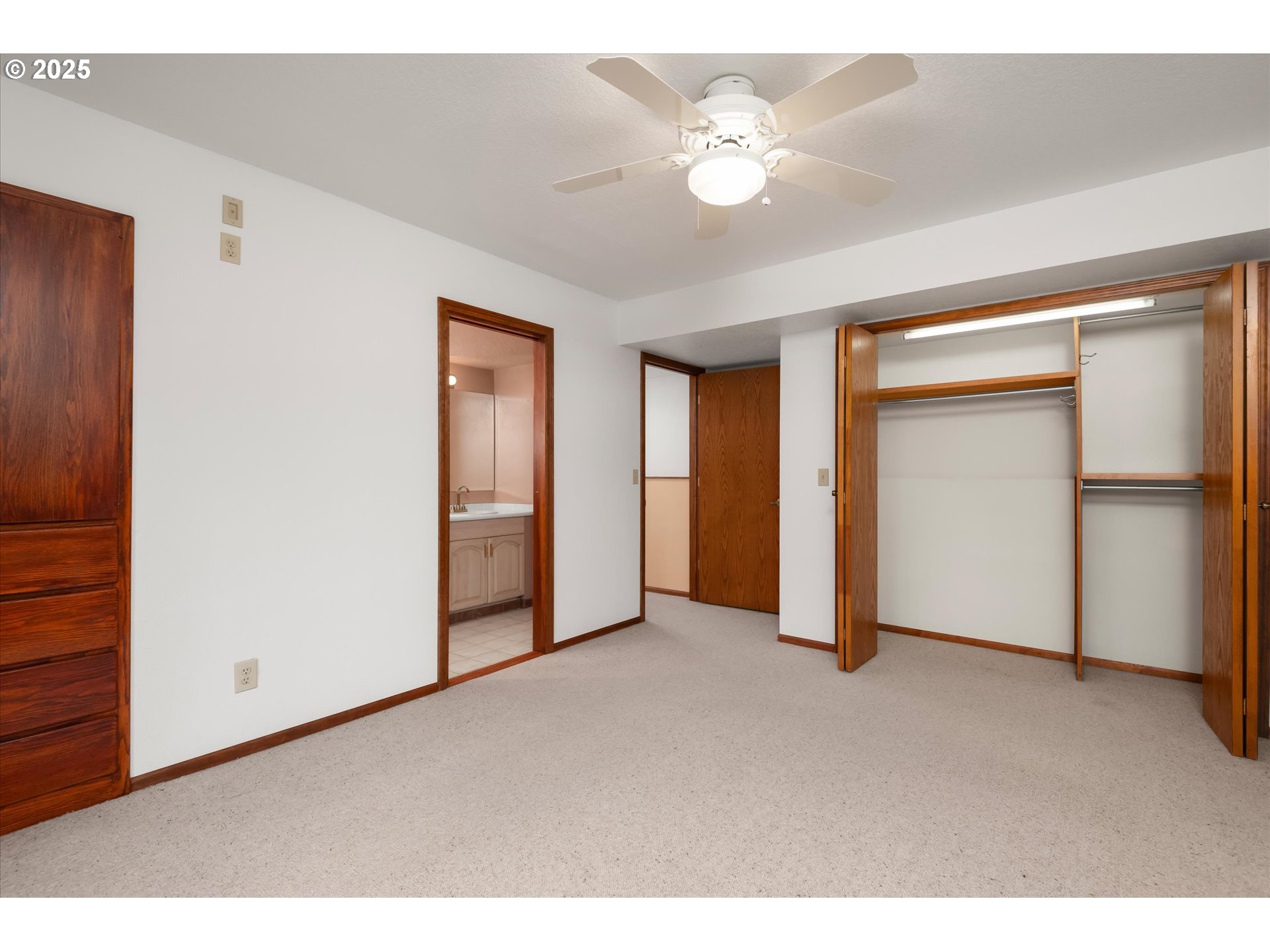 Cottage Grove, Oregon 97424, United States, 3 Bedrooms Bedrooms, ,3 BathroomsBathrooms,Residential,Active,15463