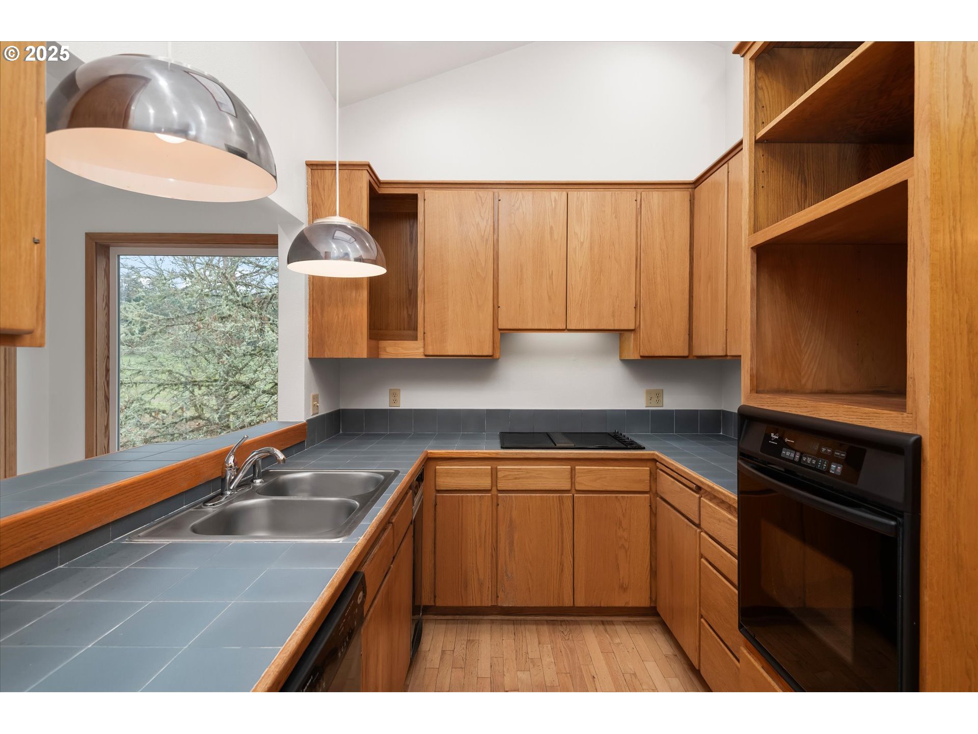 Cottage Grove, Oregon 97424, United States, 3 Bedrooms Bedrooms, ,3 BathroomsBathrooms,Residential,Active,15463