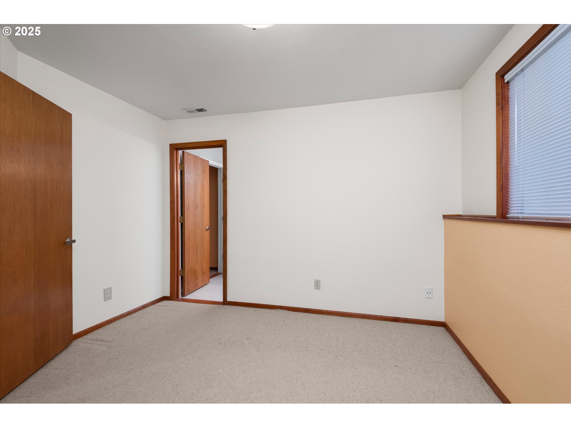 Cottage Grove, Oregon 97424, United States, 3 Bedrooms Bedrooms, ,3 BathroomsBathrooms,Residential,Active,15463