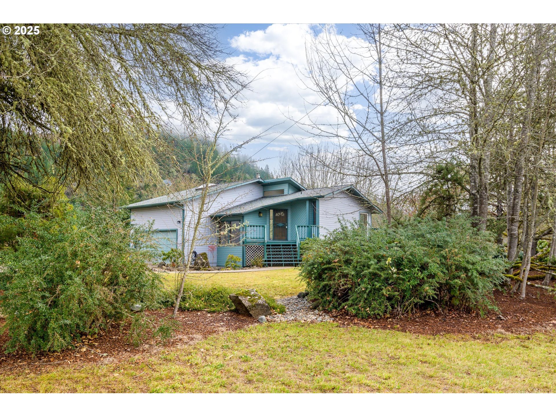 Cottage Grove, Oregon 97424, United States, 3 Bedrooms Bedrooms, ,3 BathroomsBathrooms,Residential,Active,15463