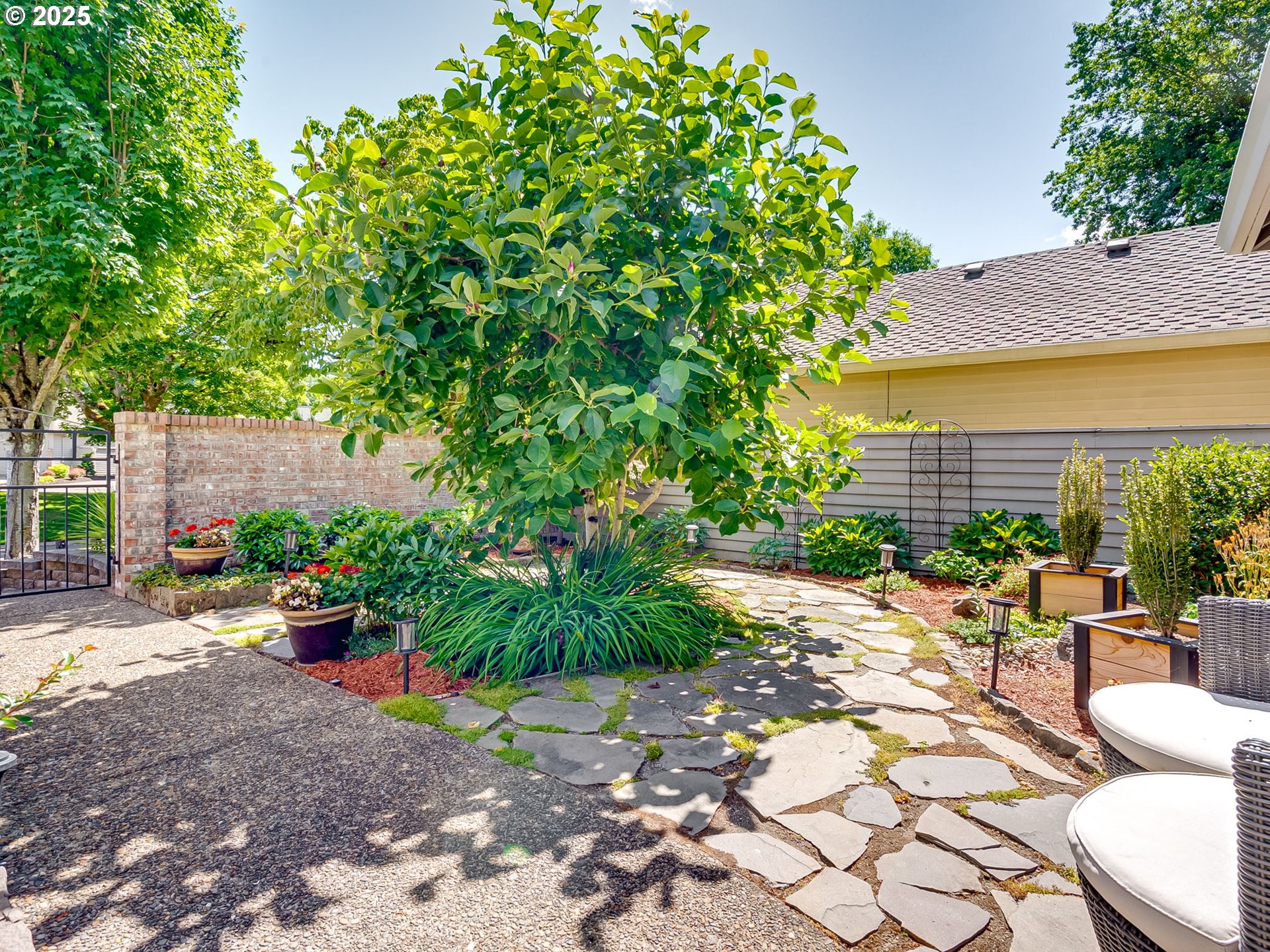 7485 SW LAKESIDE DR