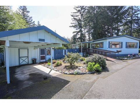 525 Village Pines WAY Coos Bay OR 97420