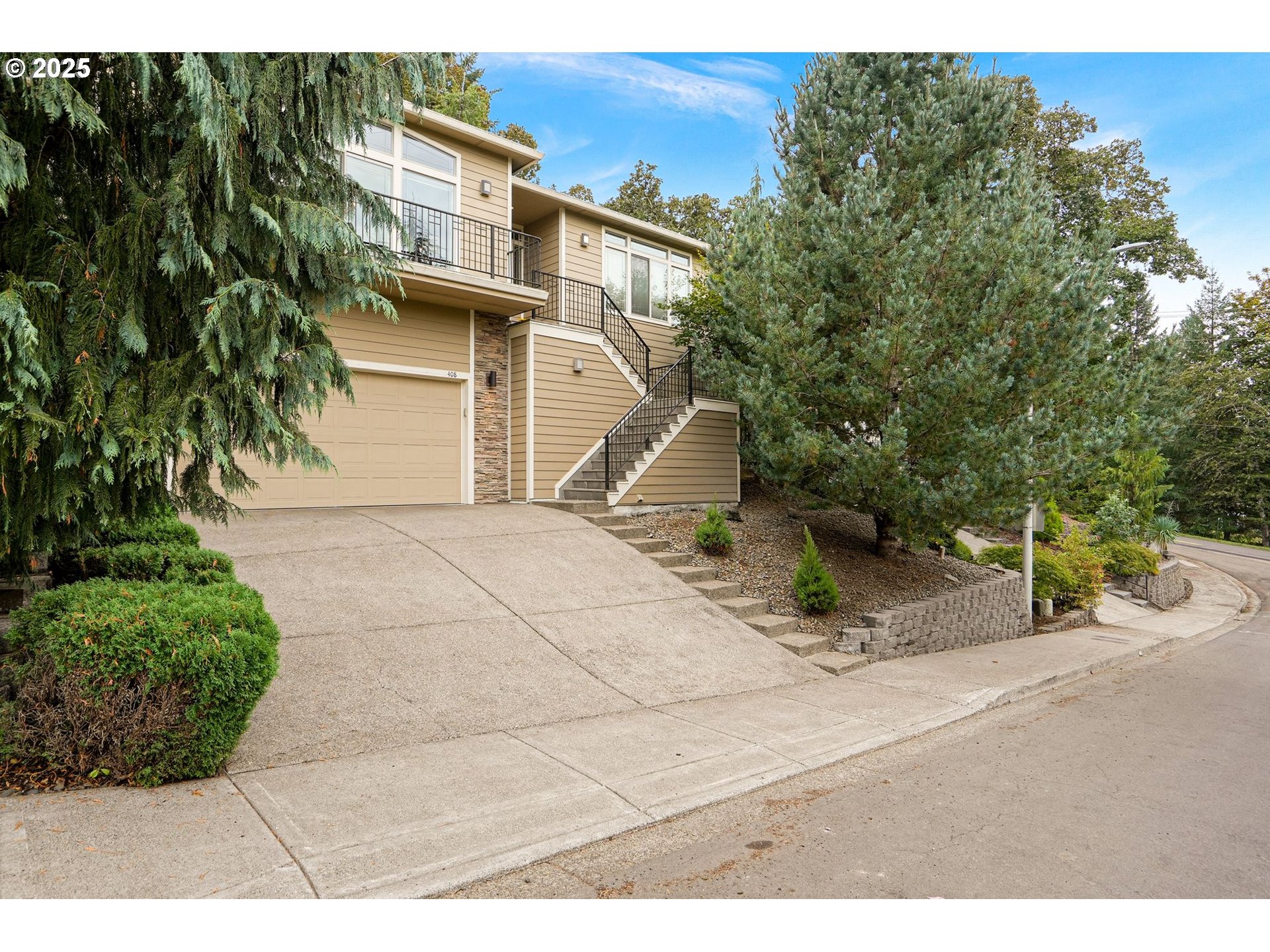 408 LA CRESTA DR