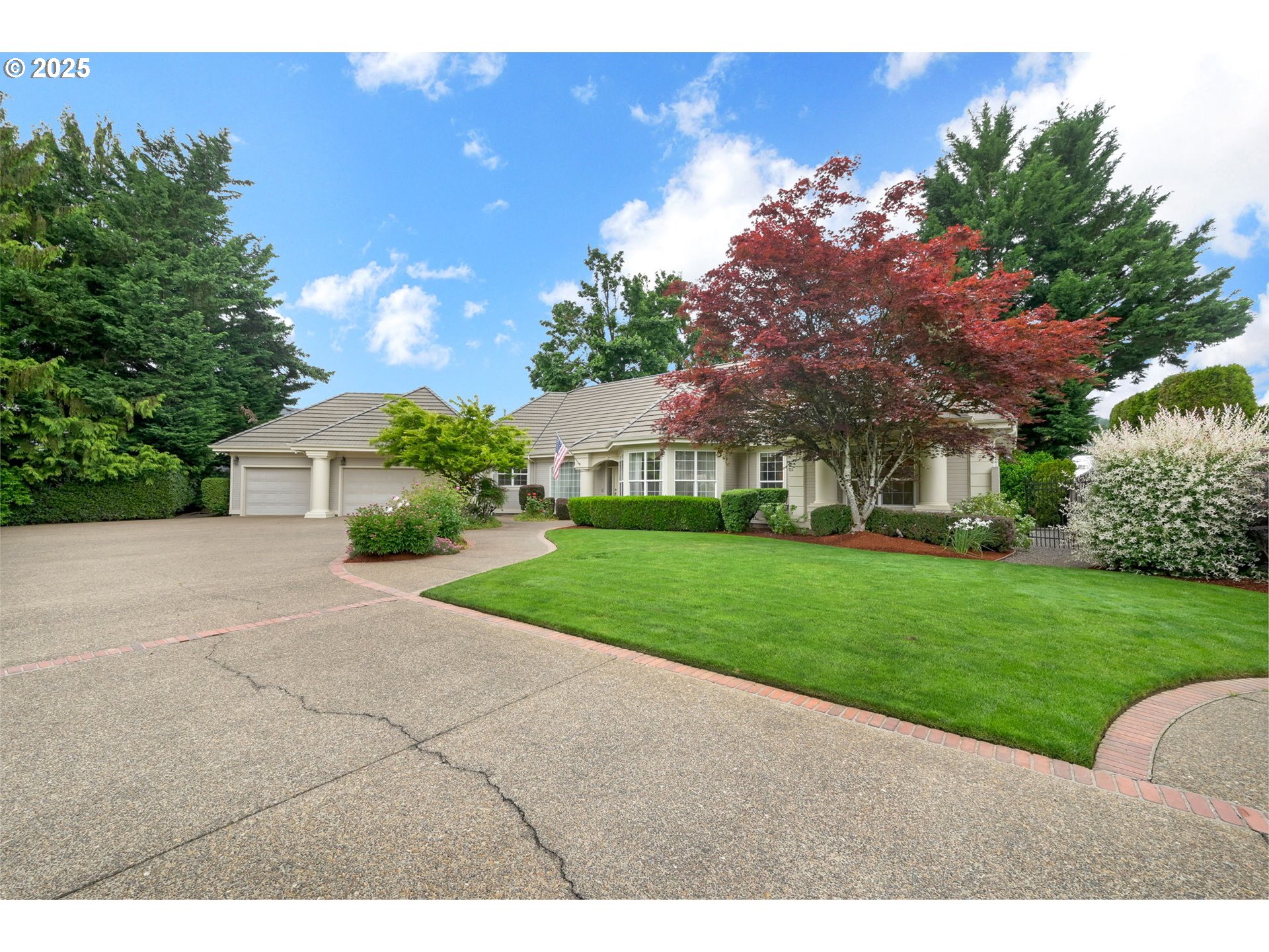 2586 GRAND VISTA DR