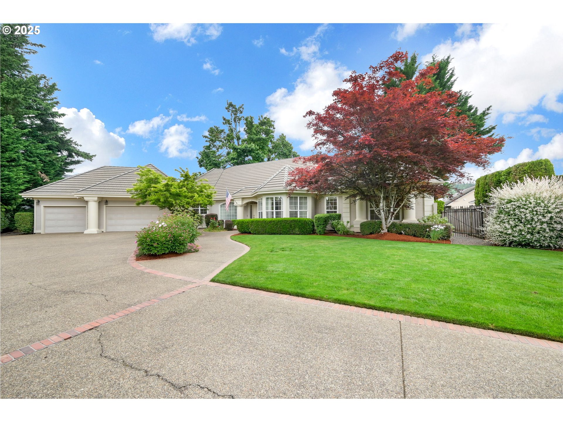2586 GRAND VISTA DR