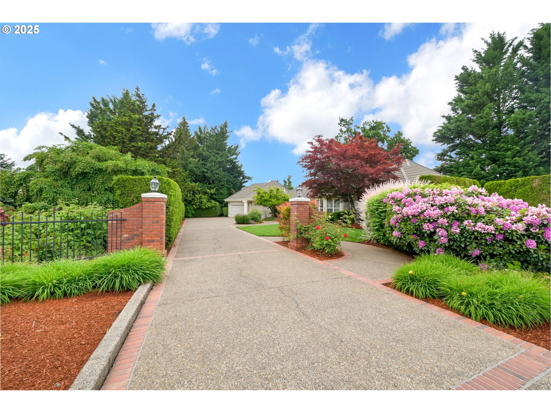 2586 GRAND VISTA DR