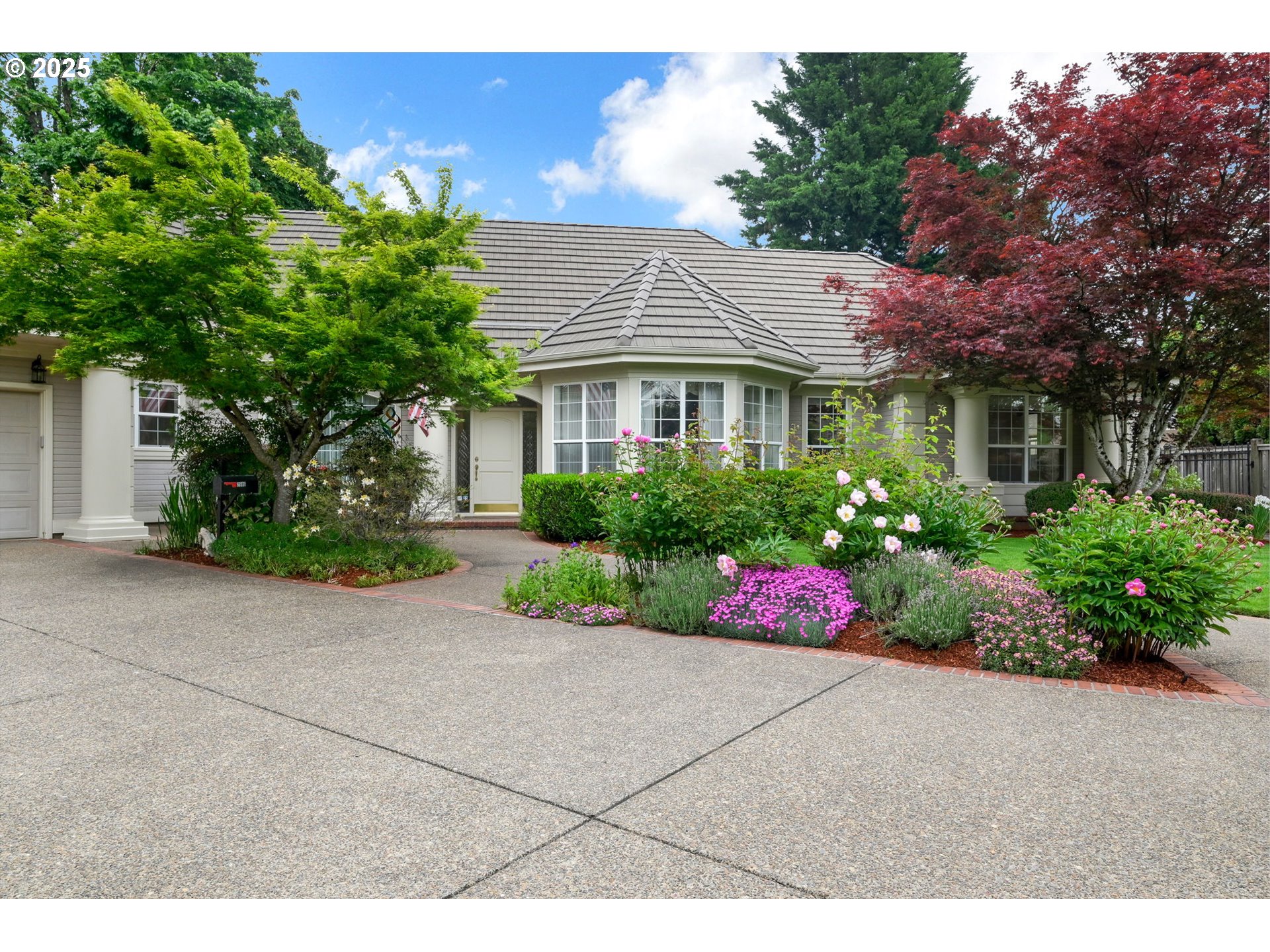 2586 GRAND VISTA DR