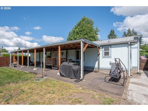 A home in Aumsville