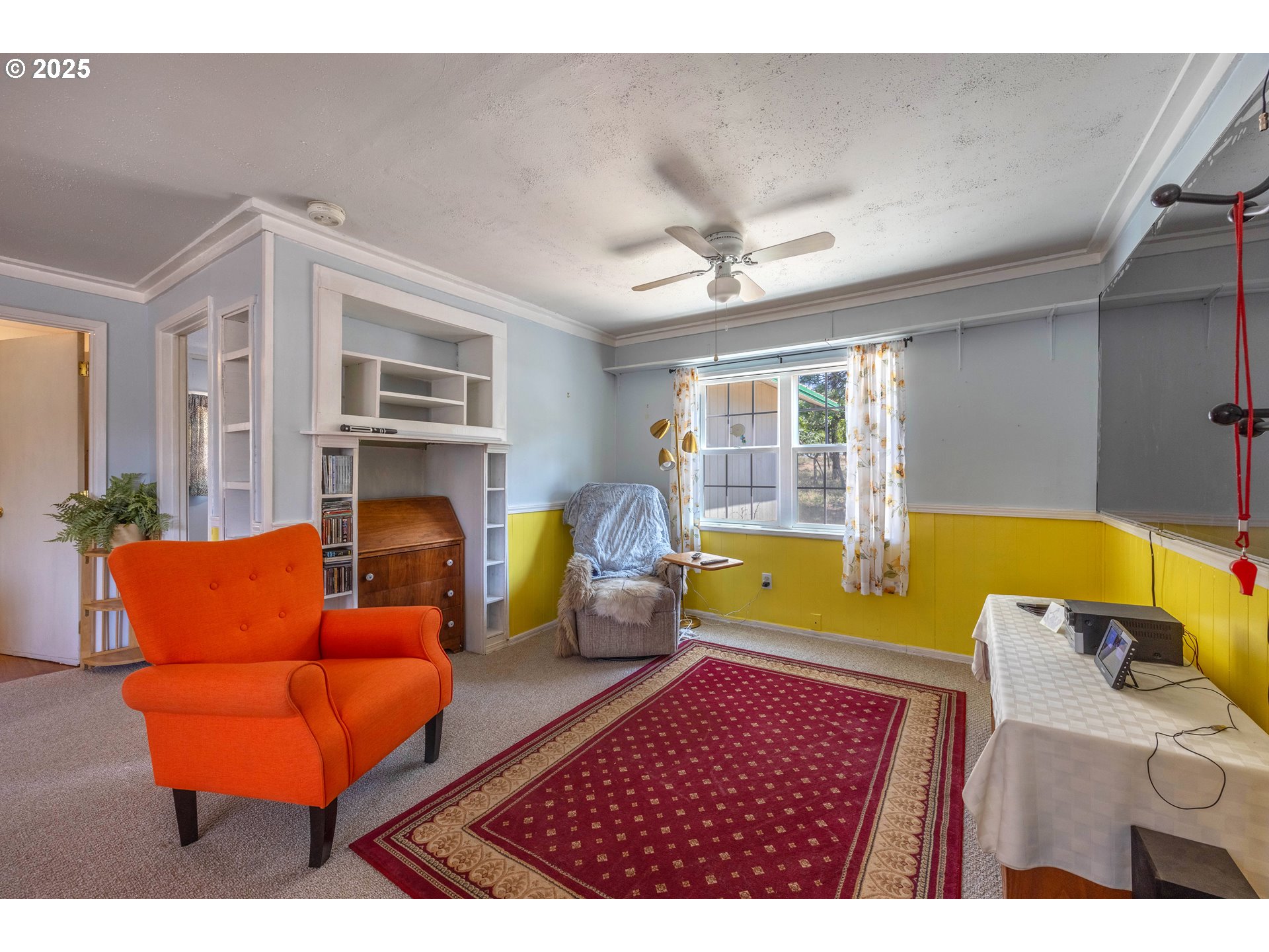 566 WOODLAND RD