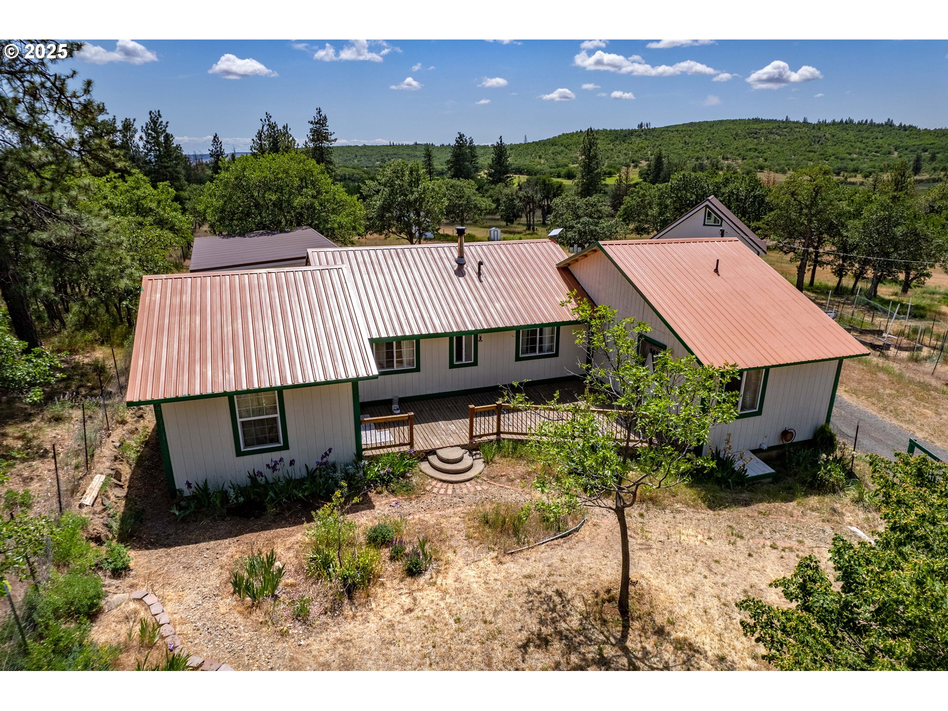 566 WOODLAND RD