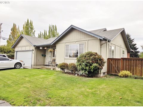 795 Red Cedar CT Eugene OR 97402