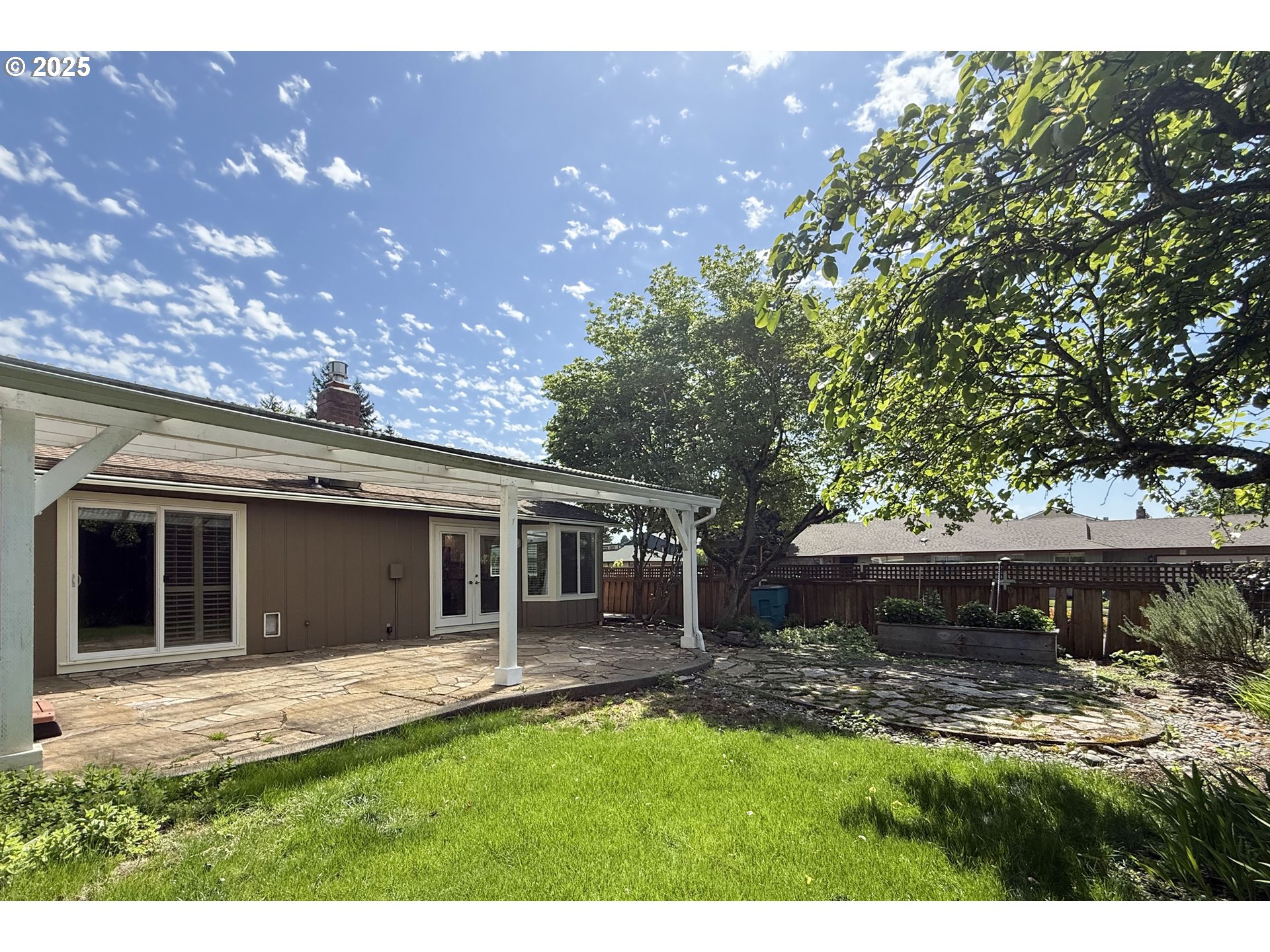 2308 SE BALBOA DR