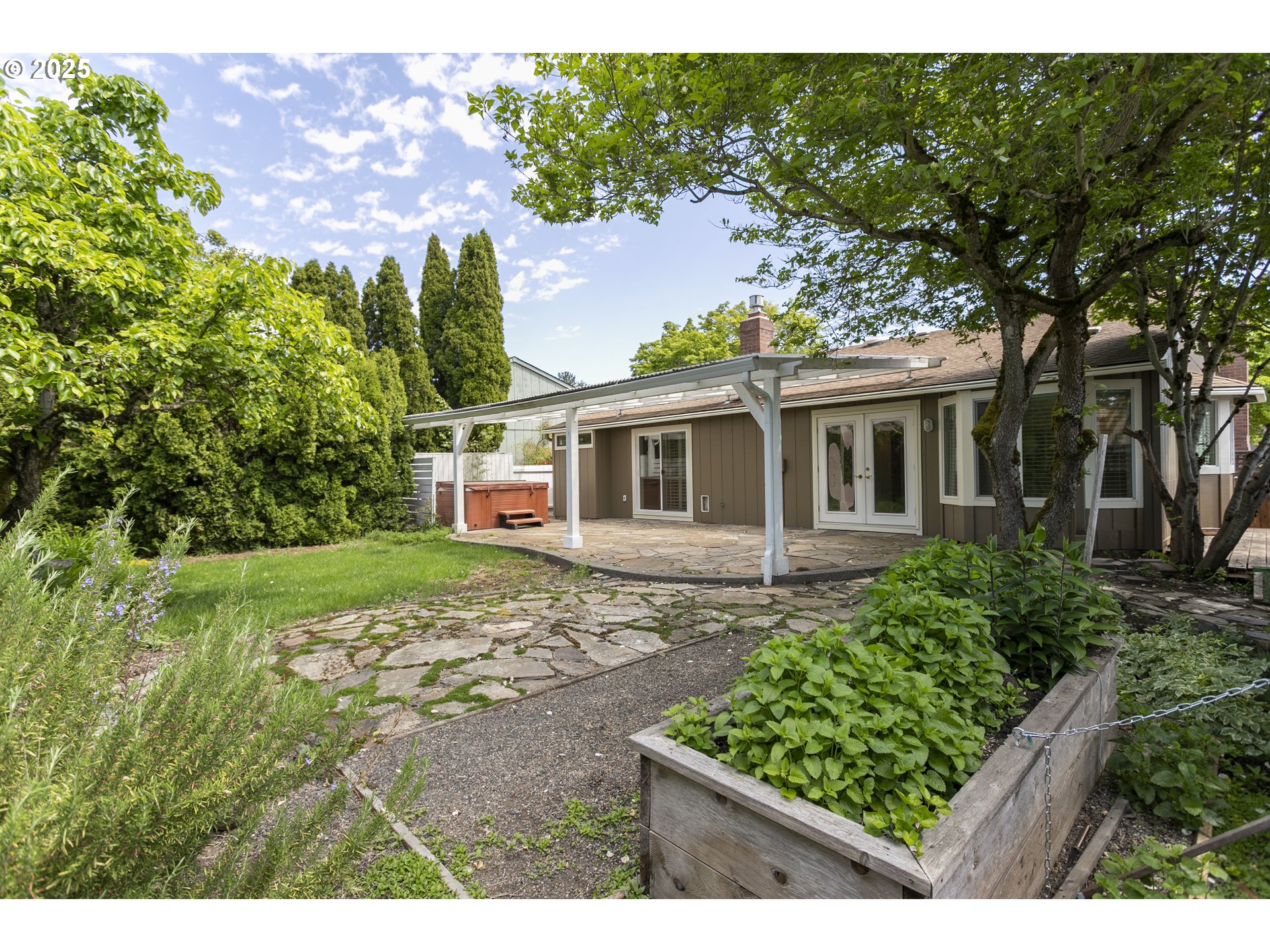 2308 SE BALBOA DR