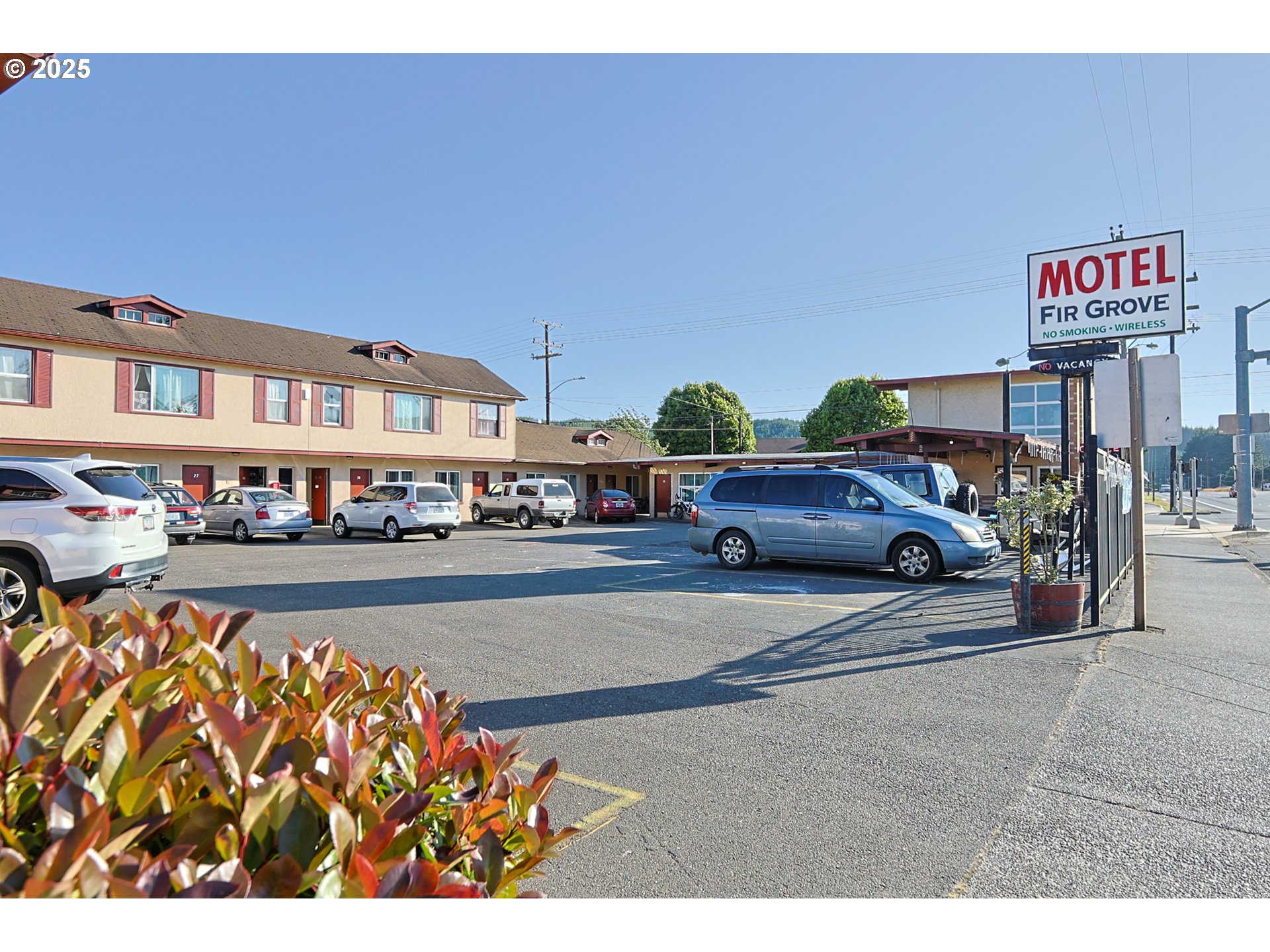 Photo 1 of 28 — 2178 WINCHESTER AVE, Reedsport, OR 97467
