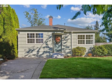 8102 N DANA AVE Portland OR 97203