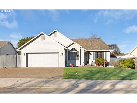 Photo of 2657 Greyfox Dr, Sutherlin, OR 97479 (MLS # 108624838)