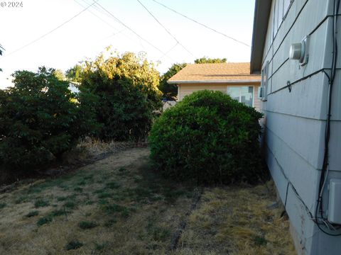 A home in Woodburn