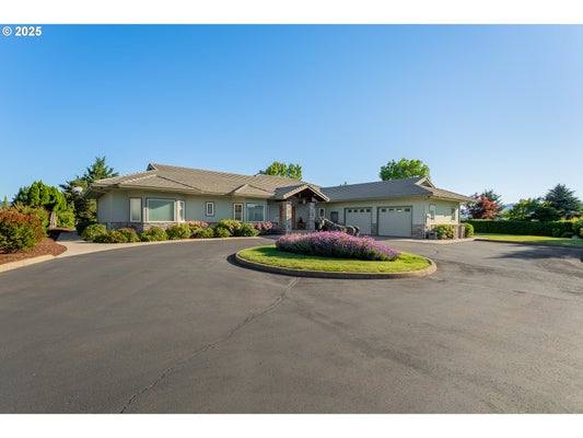 245 FAIRWAY VILLAGE LN, ROSEBURG, OR 97471 - Image 704fe5345c4e9681b539cca8dba8cf4d/4217899976