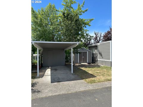 A home in Milwaukie