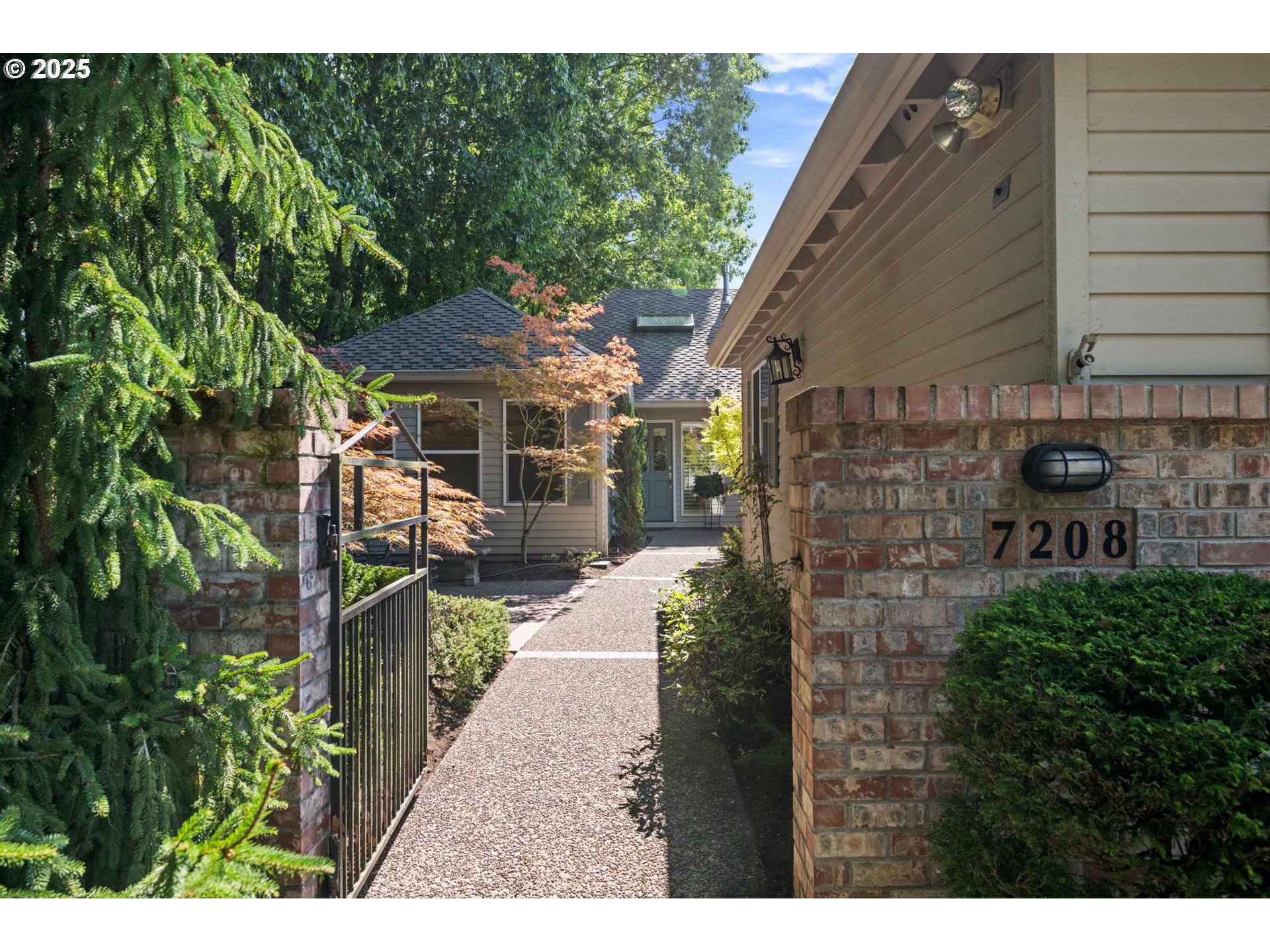 7208 SW LAKE CT